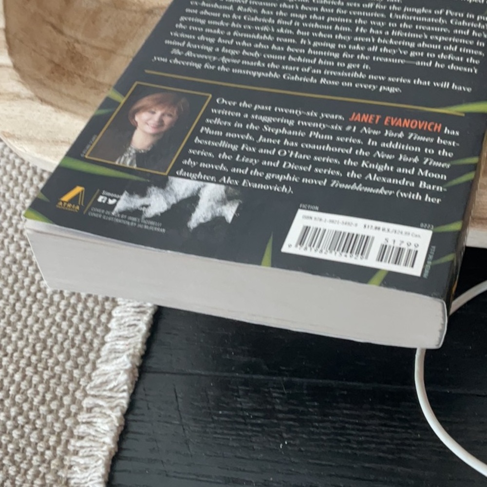 Janet Evanovich Book - Picture 3 of 8